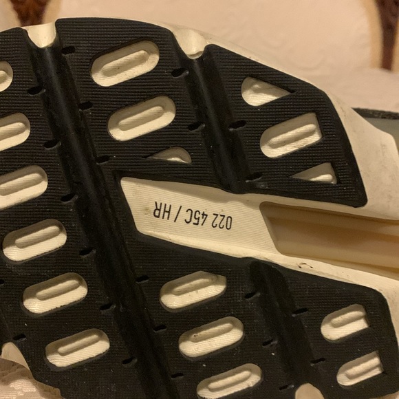 Adidas men’s sneakers 10.5 worn once. - Picture 6 of 7